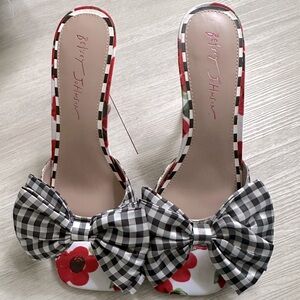 Betsy Johnson checkered Heels